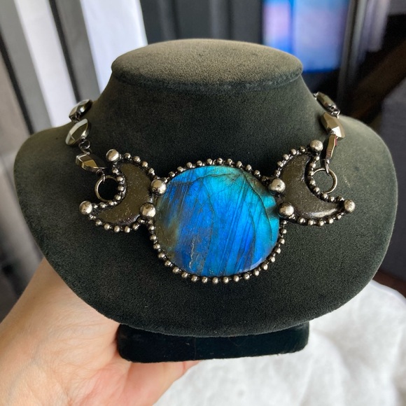 Natural blue iridescent flash labradorite gemstone triple moon goddess necklace - Picture 13 of 13
